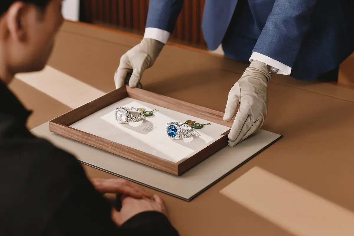 Returning The Watch - Watch Palace